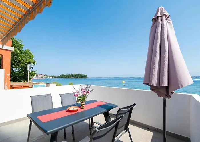 House Kuca Za Odmor Дом отдыха Преко